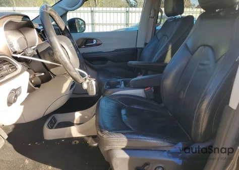 2018 Chrysler Pacifica Touring L z USA, uszkodzony, nr VIN 2C4RC1BG8JR185968